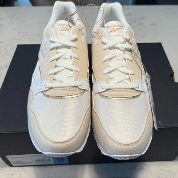 NWT- Women’s Reebok Ultra Flash White and Cream Sneakers Size 9 - Picture 3 of 7